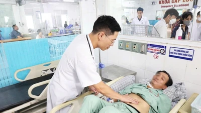 Mỗi ngày uống 300-500ml rượu, người đàn ông nguy kịch vì viêm tụy cấp