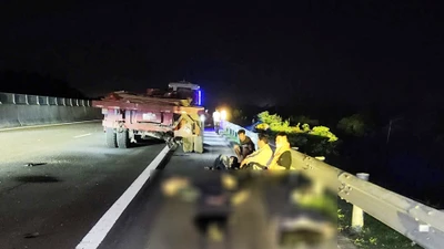 Tai nạn 2 người chết ở cao tốc, tài xế khai dừng xe để ngủ