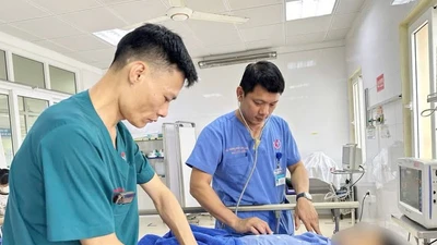 Sốc phản vệ nguy kịch do tự ý dùng thuốc chữa đau xương khớp