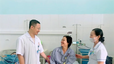 Phẫu thuật thành công ca hiếm gặp u xơ tử cung, u nang buồng trứng