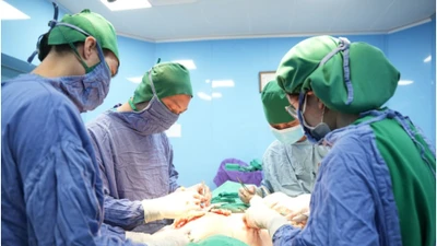 “Phẫu thuật 2 trong 1” cắt u vú kèm thu nhỏ tuyến vú