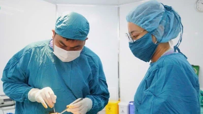 Thanh niên 31 tuổi đã phải cắt các ổ loét hoại tử do gút