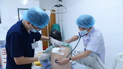 Nhập viện cấp cứu vì dùng nước mía để “chữa” bệnh đái tháo đường