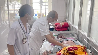 Người đàn ông 30 tuổi nguy kịch, cảnh báo đỏ nỗi đau mang tên thủy đậu