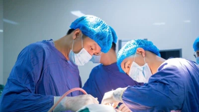 Nghẹn, khó thở đi khám không ngờ bướu giáp thòng trung thất
