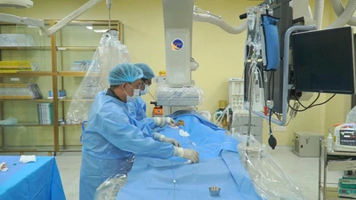 Đau ngực đột ngột tưởng mệt mỏi thường ngày, không ngờ hành trình sinh tử