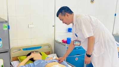 Tắc ruột hoại tử do thụt tháo đại tràng bằng chanh muối