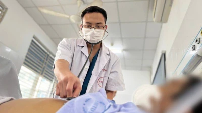 Nhiều người nguy kịch vì tự ý ngừng thuốc điều trị viêm gan