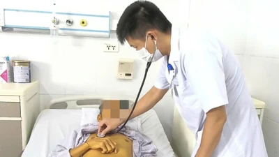 Người đàn ông 54 tuổi nhiễm khuẩn huyết, suy đa tạng vì giẫm phải đá nhọn