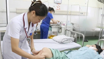 Cách điều trị biến chứng thường gặp do thoái hóa khớp gối