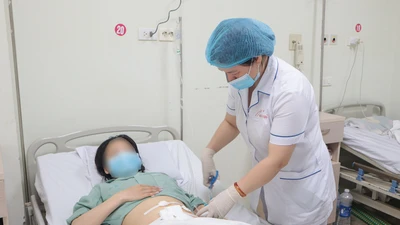 Chủ quan đau bụng, cô gái 26 tuổi vỡ ruột thừa nguy kịch