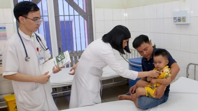 Hạ thân nhiệt chỉ huy cứu trẻ 2 tuổi đuối nước ngừng tim từ ở nhà