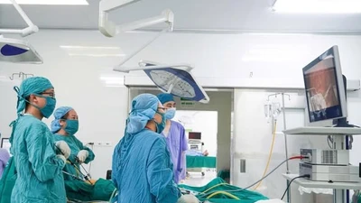 Cô gái 21 tuổi khám sức khỏe phát hiện u quái buồng trứng
