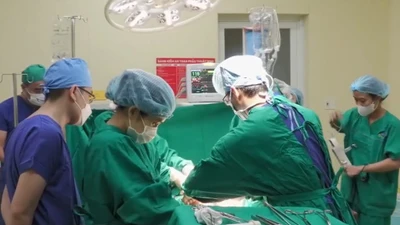 Suýt mất mạng vì chấn thương bụng kín lúc quét nhà