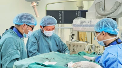 Người đàn ông 44 tuổi thoát chết 2 lần do ngừng tim lúc ngủ