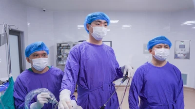 Nội soi lồng ngực trị máu đông màng phổi cho chàng trai trẻ