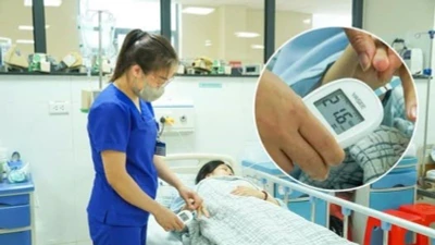 Bỏ tiêm insulin 3 ngày, trẻ 16 tuổi bị tiểu đường biến chứng