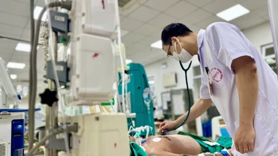 Người đàn ông sốc nhiễm khuẩn, suy hô hấp nặng vì bị gai đâm