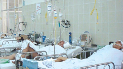 Cảnh báo mù lòa do rượu không rõ nguồn gốc