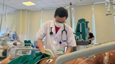 Đang khỏe mạnh, nhiều trai trẻ nguy kịch vì thủy đậu
