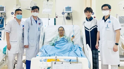 Bệnh nhân hôn mê do hàng tỷ virus viêm gan B trong máu