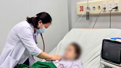 Mang thai IVF 11 tuần, thai phụ ho, sốt do lao phổi nguy kịch