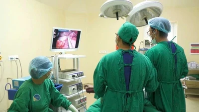 Chủ quan đau bụng, bệnh nhân phải cắt bỏ đoạn ruột hoại tử
