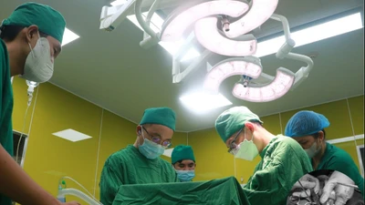Ngã ngồi tưởng nhẹ, bệnh nhân vỡ vật hang mất tiểu tiện