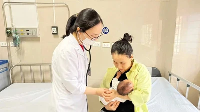 Bé 1 tháng tuổi suýt mất mạng vì ngộ độc thuốc phiện