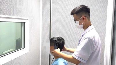 Tắm đêm nước lạnh, thanh niên điếc hoàn toàn