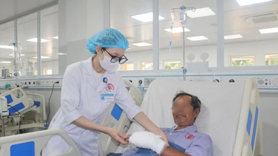 Chủ quan vết tôn cứa nhẹ, người đàn ông nguy kịch vì vi khuẩn “ăn thịt người”