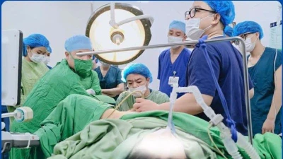 Người phụ nữ 20 tuổi nguy kịch do băng huyết muộn sau sinh