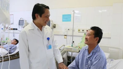 Cứu bệnh nhân Trung Quốc đa chấn thương thoát “cửa tử”