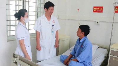 Chạy đua thời gian cứu sống bệnh nhân thủng tạng rỗng