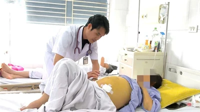 2 người bị xơ gan, ung thư do phát hiện viêm gan B muộn