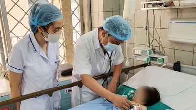 Bé 19 tháng tuổi đuối nước trong xô đựng nước thải điều hòa