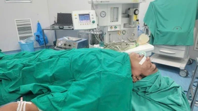 Người đàn ông uống nhầm vỏ thuốc gây tổn thương thực quản
