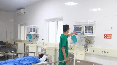 Cứu hai ca chửa ngoài tử cung sốc mất máu trong mưa bão Wipha