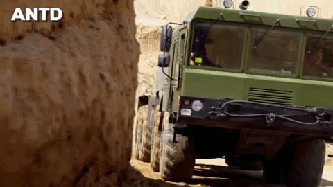 Khi nói đến pháo phản lực phóng loạt mạnh nhất thế giới người ta nghĩ ngay đến BM-30 của Nga biệt danh "lốc lửa", tuy nhiên có một thành viên Liên Xô cũ cũng có một loại pháo phản lực đáng sợ hơn đó chính là Belarus. Pháo phản lực phóng loạt Polonez 300mm của Belarus được coi là một trong những vũ khí có sức công phá mạnh nhất thế giới hiện nay.