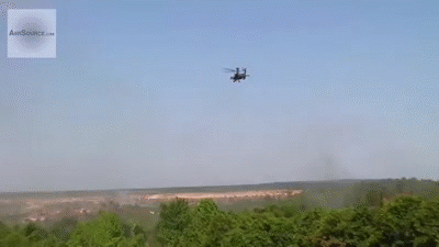 Trực thăng AH-64E Guardian vẫn giữ nguyên kho vũ khí khủng khiếp vốn trang bị trên phiên bản AH-64D, theo đó những chiếc AH-64E Guardian được trang bị 16 tên lửa không đối đất Hellfire, được cho là một phương tiện vô cùng đáng sợ với xe tăng, xe bọc thép, cũng như tàu đệm khí của đối phương.