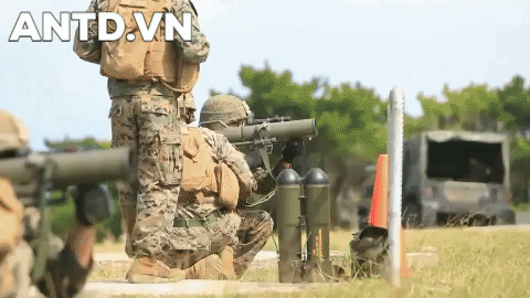 Chọn bắn vào những chỗ yếu điểm của xe tăng hoặc xe thiết giáp, súng chống tăng có thể vô hiệu hóa các phương tiện này ngay lập tức.