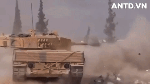 Kể từ khi bắt đầu đưa quân vào tỉnh Idlib của Syria đến nay, quân đội Thổ Nhĩ Kỳ chủ yếu tác chiến phía sau phiến quân khi cung cấp vũ khí và yểm trợ hỏa lực.