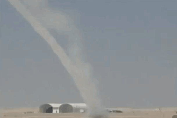 Trong khi S-300 "im hơi lặng tiếng", "quái thú" Pantsir-S1 chiến đấu không như mong đợi thì hệ thống Buk-M2E lại nổi lên như ngôi sao sáng trong lực lượng phòng không Syria.