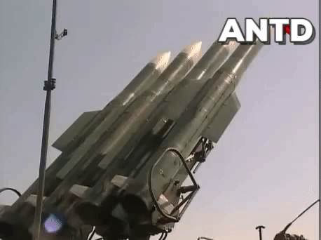 Phần chiến đấu tiêu chuẩn gồm: xe chỉ huy 9S510E; một xe radar trinh sát và chỉ thị mục tiêu 9S18M1-3E; một xe radar chiếu xạ mục tiêu và điều khiển tên lửa 9S36E; 6 xe phóng tự hành 9A317E; 6 xe phóng chấp hành kiêm tiếp đạn 9A316E và 48 đạn tên lửa 9M317.