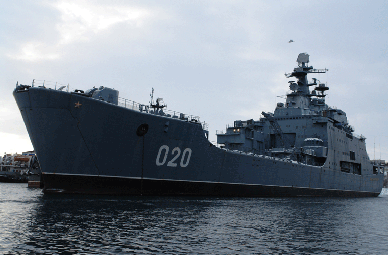 Phía trước mũi tàu được vũ trang 1 pháo 76,2 mm, 4 pháo bắn nhanh ADG-630; 1 bệ phóng tên lửa phòng không SA-N-4 cùng 2 cụm phóng bom chống ngầm 122 mm.