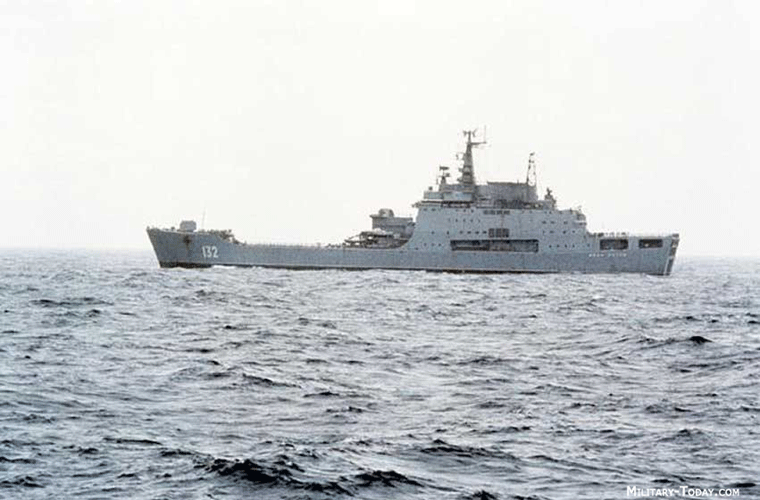 Tàu đổ bộ Ivan Rogov có chiều dài tổng thể 157,5 mét, rộng 24,5 mét, mớn nước 6,5 mét, lượng giãn nước toàn tải 14.060 tấn. Với kích thước này, nó được xem là tàu đổ bộ lớn nhất Hải quân Liên Xô.