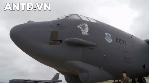 Trong chiến tranh Việt Nam, B-52 thường phải đối chọi với hệ thống phòng không mà không có biện pháp bảo vệ hiệu quả.