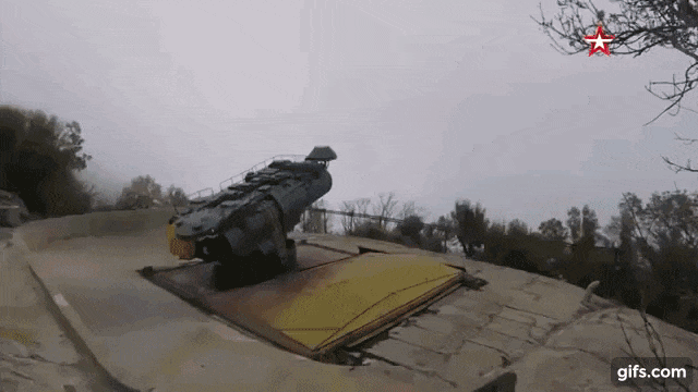 Kênh truyền hình Zvezda (Ngôi sao) của Nga mới đây đã đăng tải một đoạn video rất đáng chú ý về cuộc tập trận đối kháng có bắn đạn thật giữa các đơn vị của hạm đội Biển Đen.