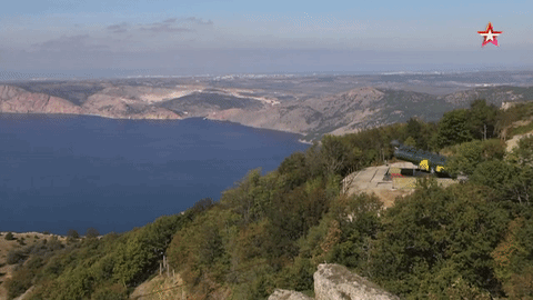 Được biết Utes là tổ hợp vũ khí bố trí cố định, các bệ phóng tên lửa được đặt trong hầm ngầm sâu tới 20 m và triển khai lên mặt đất theo chiều ngang, trước khi khai hỏa, ống phóng tiếp tục được đưa lên độ cao vài m so với mặt đất.