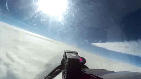 "Tiêm kích Su-35 Nga bay chỉ cách khoảng 7 - 8 mét so với chiếc P-8A trong tư thế đảo ngược. Phi hành đoàn trên chiếc P-8A Poseidon phải vật lộn để đối phó với nhiễu động không khí do sự áp sát của tiêm kích Nga gây ra".